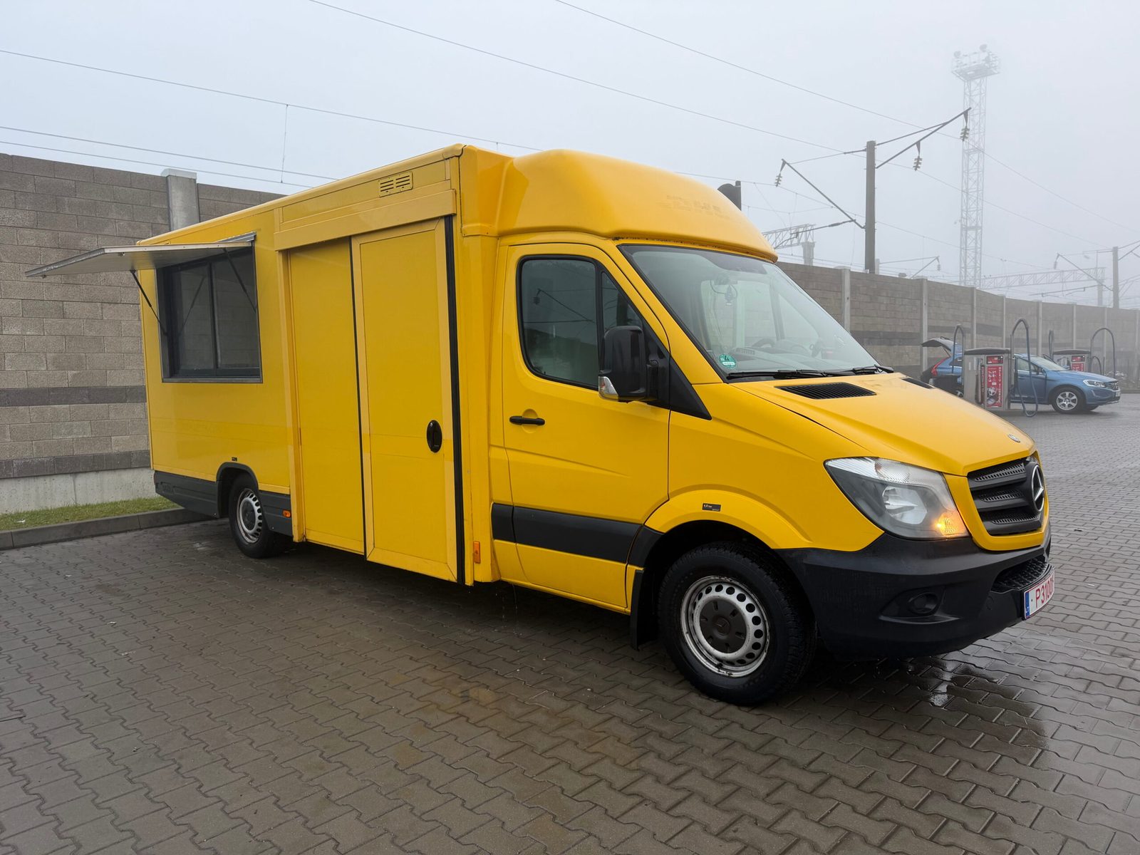 Yellow Sprinter – Mercedes Sprinter